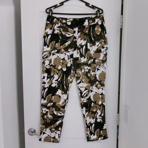 Like New Chico's Camo Floral Satin Pants Size 1 = 8 / 10 Inseam 27"  Ankle